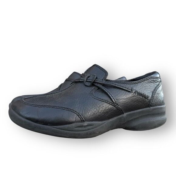 Clarks In Motion Kick Black Leather Slip on Loafers Shoes Women's size 8 - Picture 4 of 15